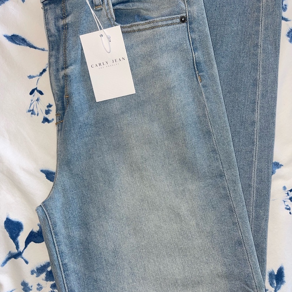 Carly Jean Los Angeles Light Wash Straight Leg Jeans size 11 NWT